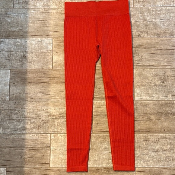 Pants - Ribbed high-waist activewear leggings.